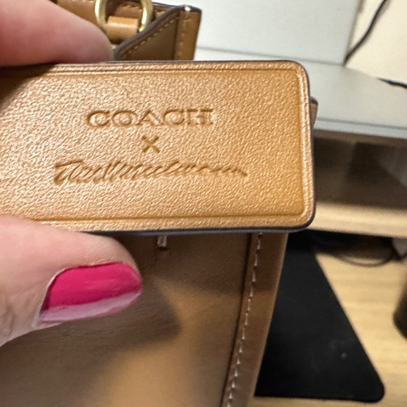 Coach Rogue 25 ❤️sale❤️with Tom Wesselmann lip motif - Picture 11 of 11